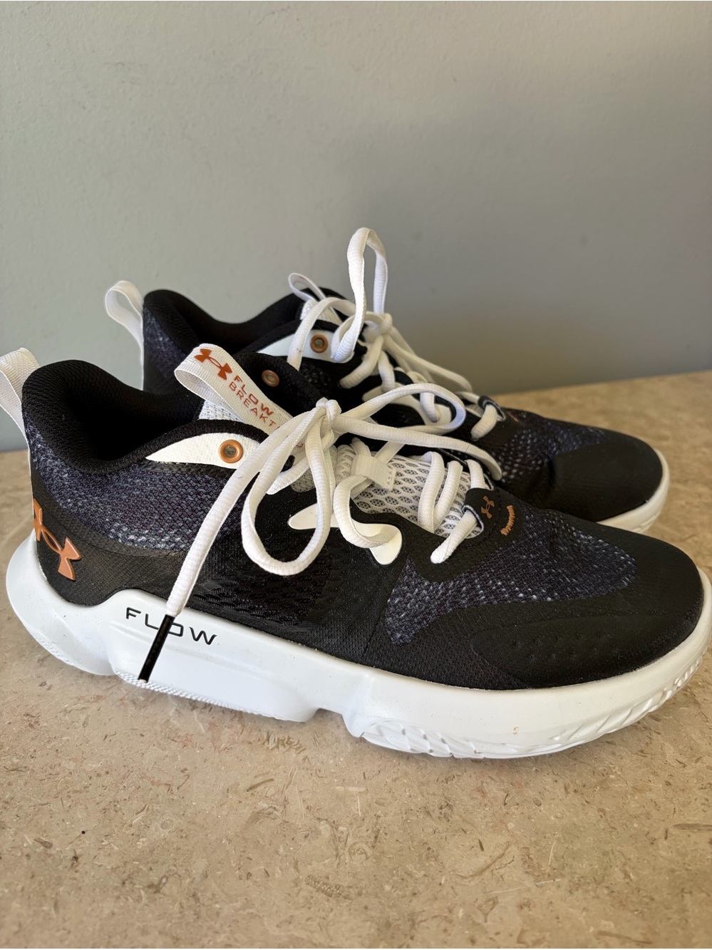 Under Armour Womens 9 Flow Breakthru 3 3025603 Black Basketball Shoes Sneakers
